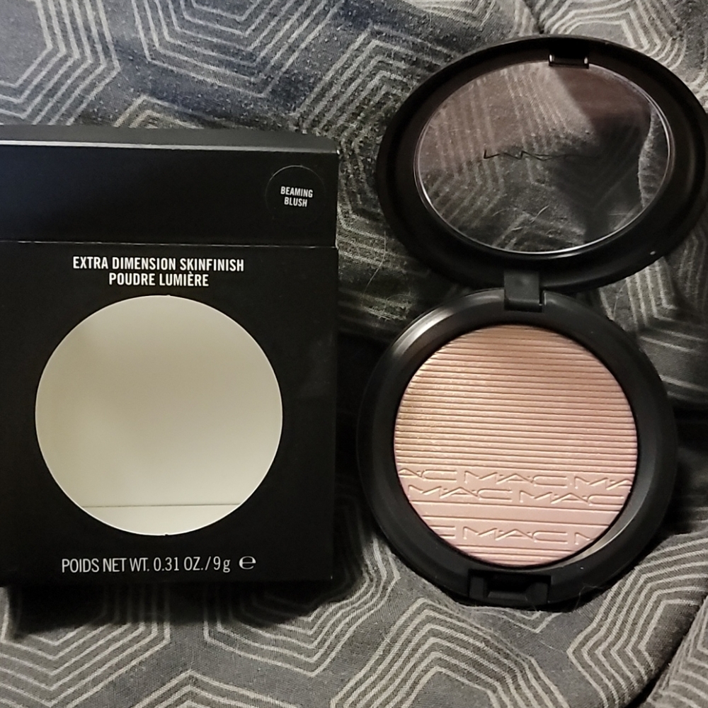 MAC Extra Dimension Skinfinish in Beaming Blush